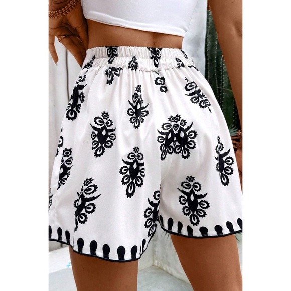 Geo Print Casual Short - Picture 2 of 7